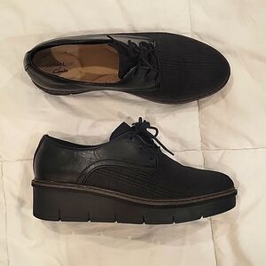Clarks Platform Oxfords 8.5